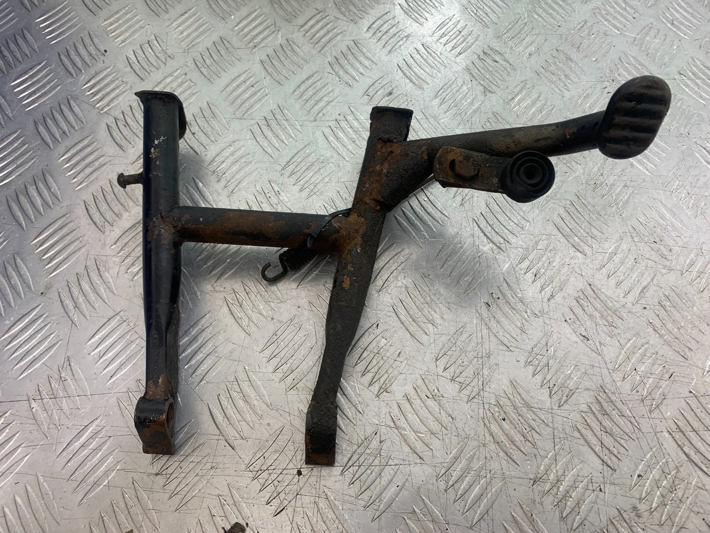 KAWASAKI GPZ600 GPZ 600 CENTER STAND  YEAR 1988-90 (CMB1258)