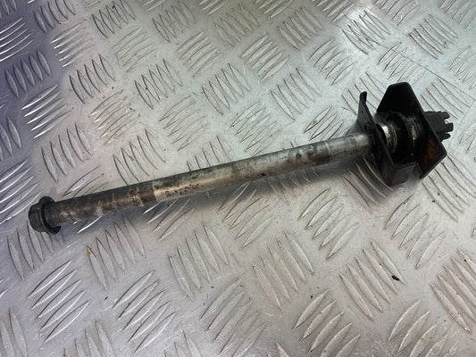 KAWASAKI Z750 ZR750 ZR-7S REAR WHEEL SPINDLE  YEAR 1999-05 (CMB1135)