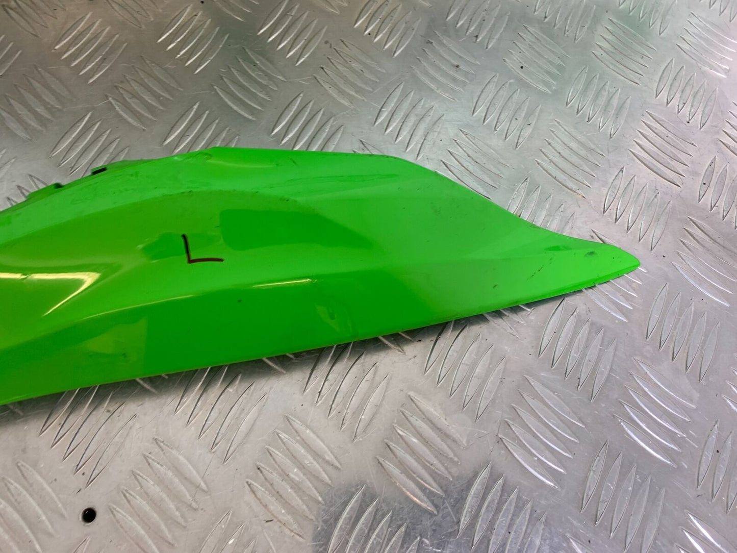 KAWASAKI ZX10R ZX 10R LEFT SEAT PANEL  YEAR 2016-2020 (CMB1015)