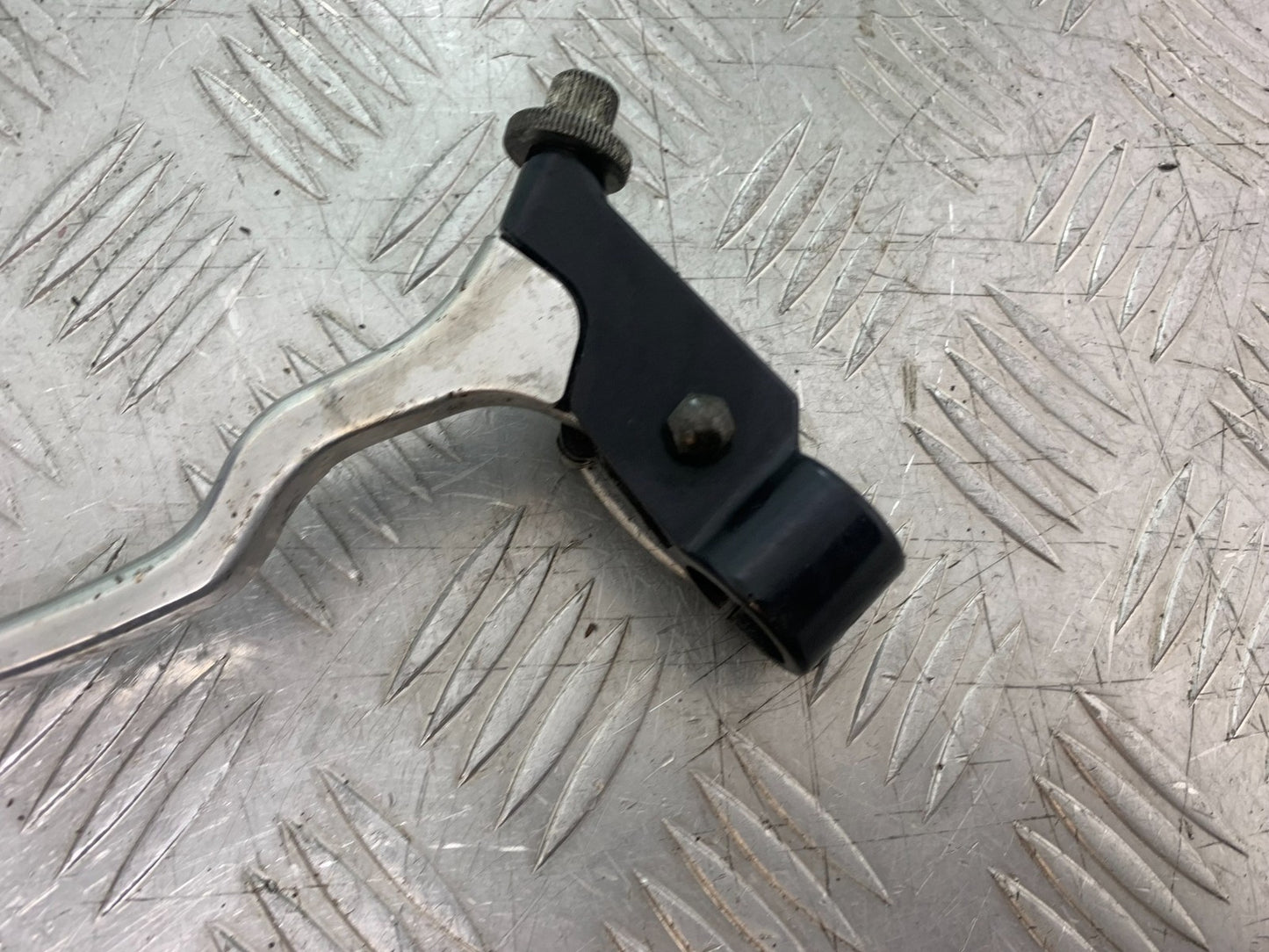 SUZUKI GSF600 GSF 600 BANDIT CLUTCH LEVER AND BRACKET  2000-2004 (CMB1269)