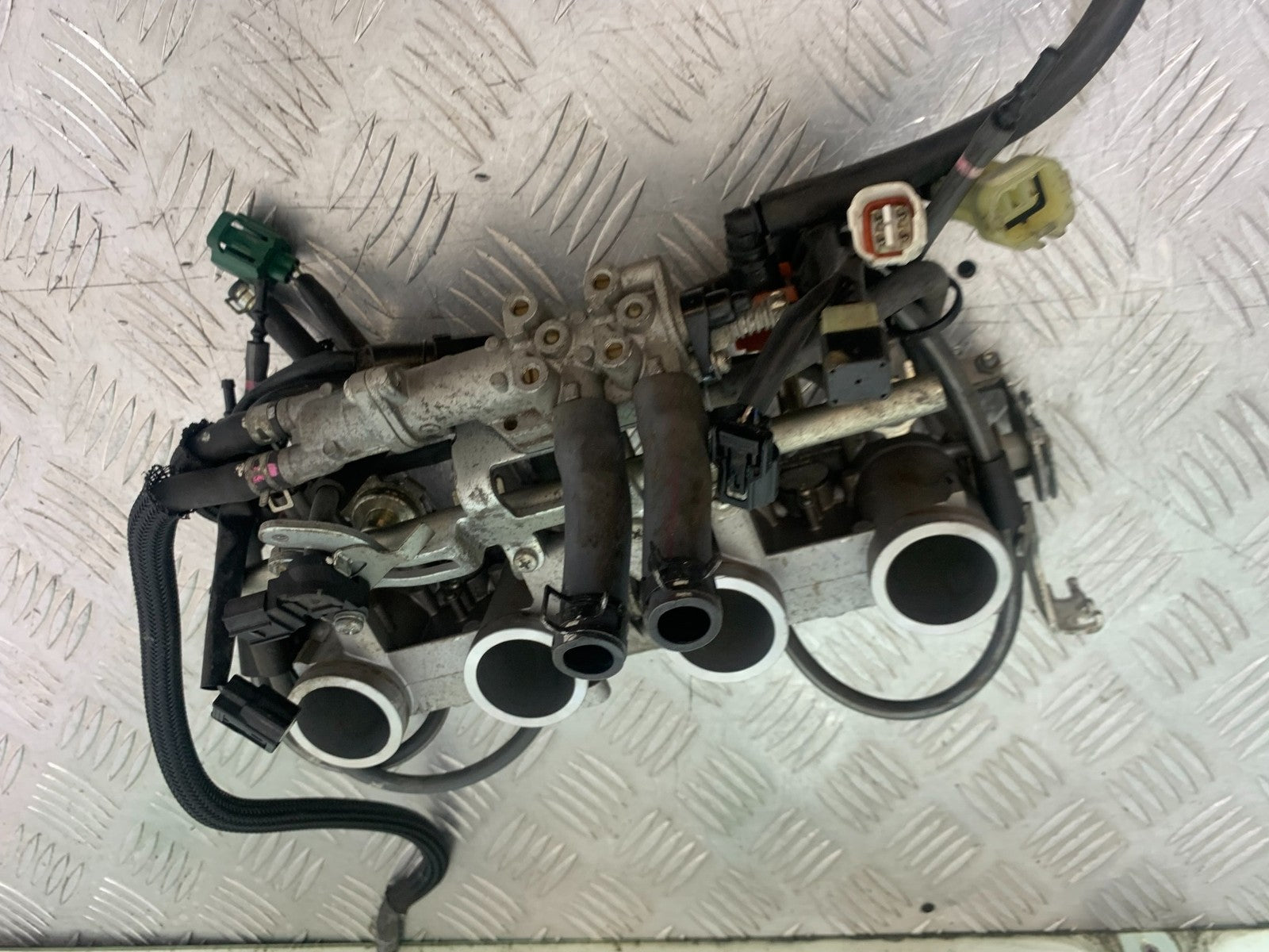 YAMAHA XJ6 XJ6-S THROTTLE BODIES    YEAR 2009-2015  (CMB1212)
