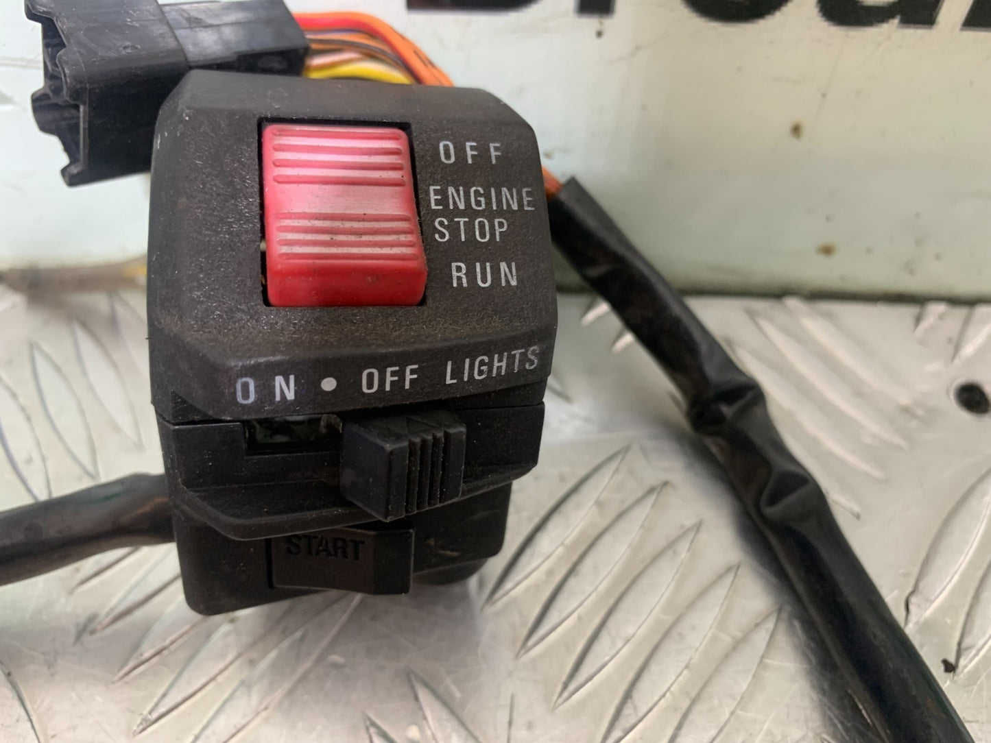 SUZUKI RF900 RF 900 RIGHT SWITCH GEAR YEAR 1994-1999 CMB1326