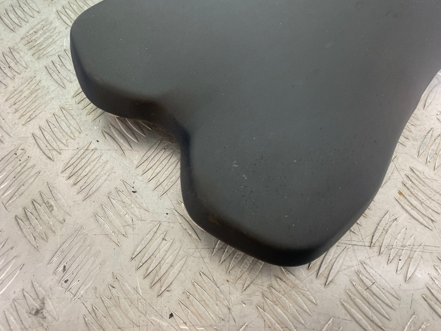 YAMAHA YZF R1 14 B BIG BANG FRONT SEAT  2009-14 (CMB1175)
