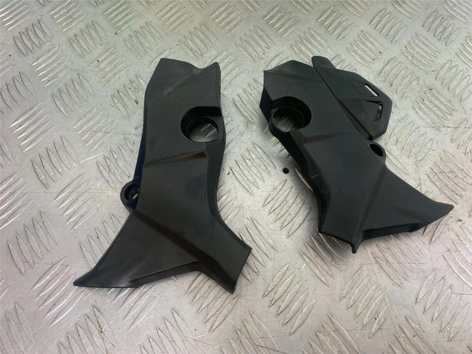BENELLI BN125 BN 125 LEFT AND RIGHT FRAME COVERS  YEAR 2018-2021 (CMB1194)