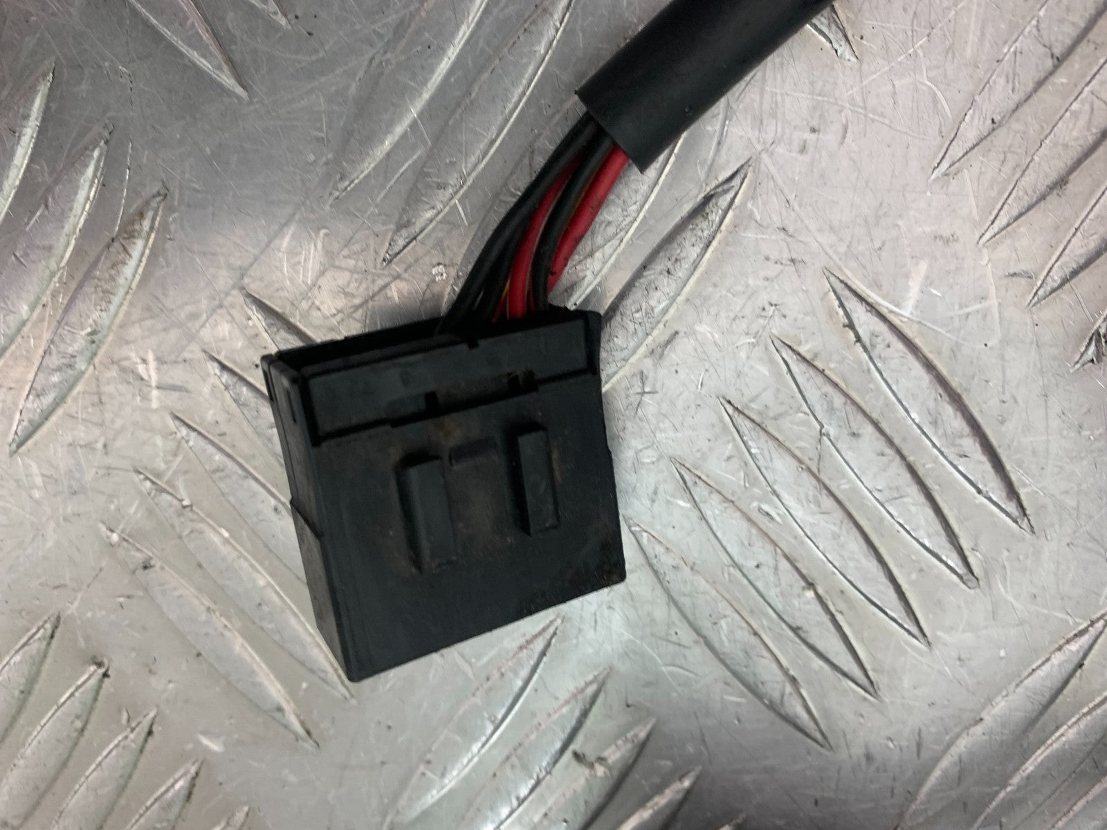 TRIUMPH 1050 SPRINT ST RIGHT SWITCH GEAR  2003-2011 (CMB1285)