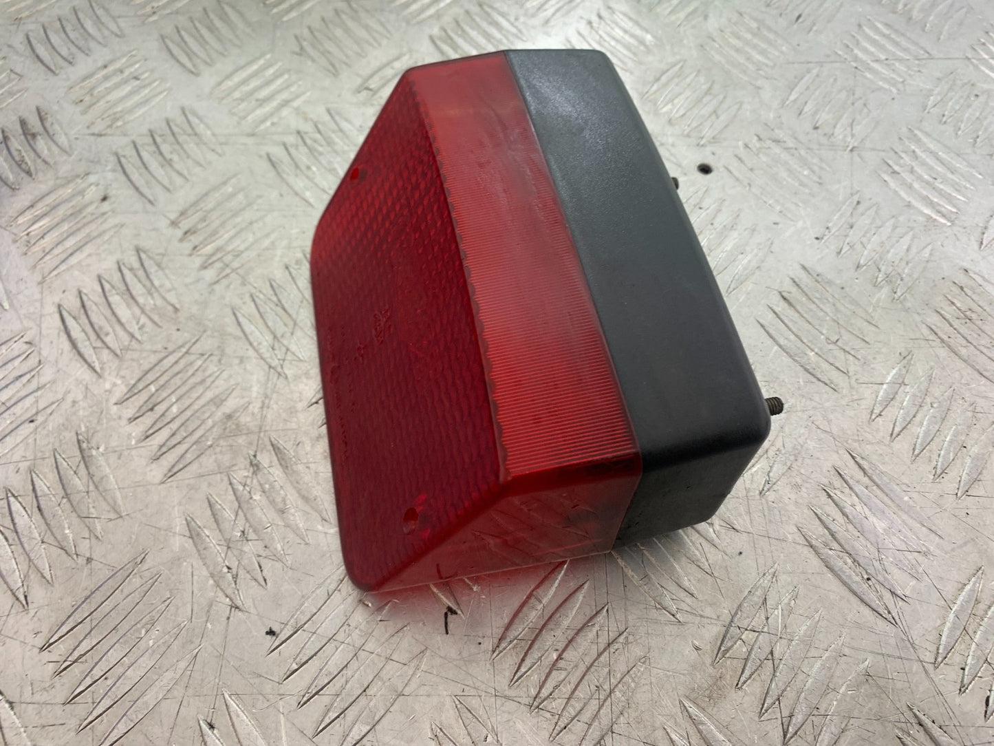 TRIUMPH TROPHY 900 REAR LIGHT   YEAR 1991-95 (CMB1251)