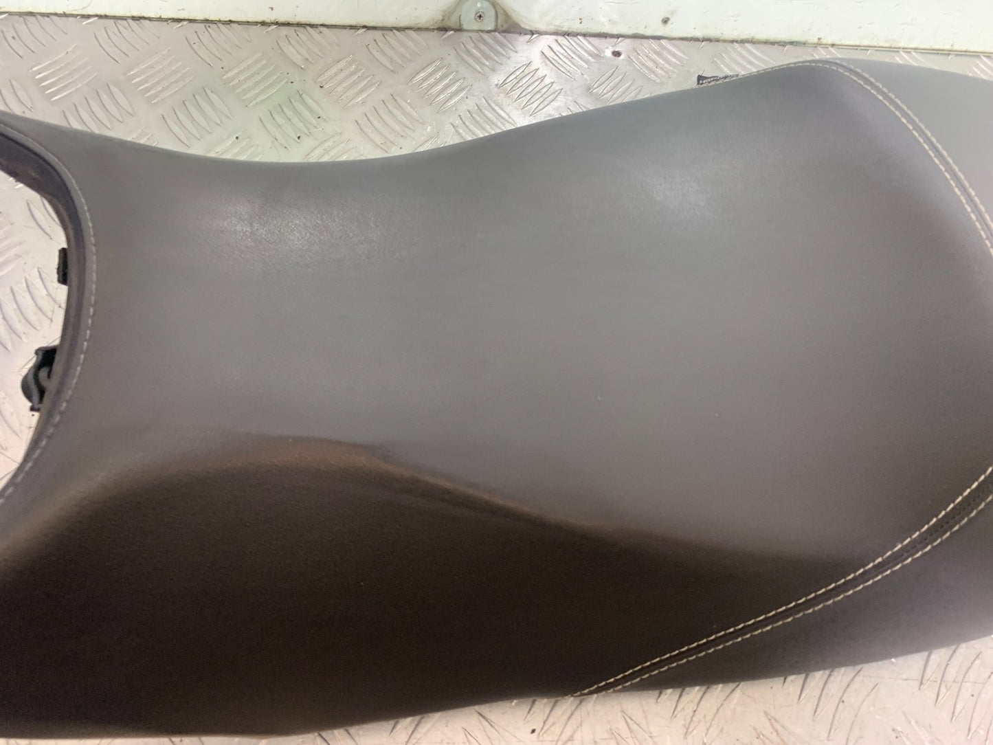 TRIUMPH 1050 SPRINT GT SEAT  YEAR 2010-2016 (CMB1250)