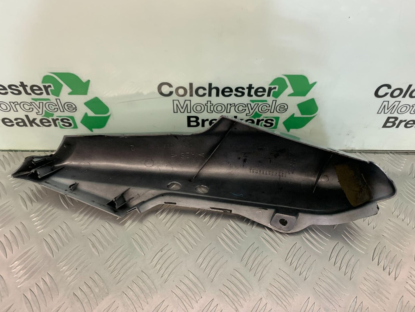 YAMAHA FZS600 FAZER 600 RIGHT TAIL PIECE   YEAR 2002-03  (STOCK 950)