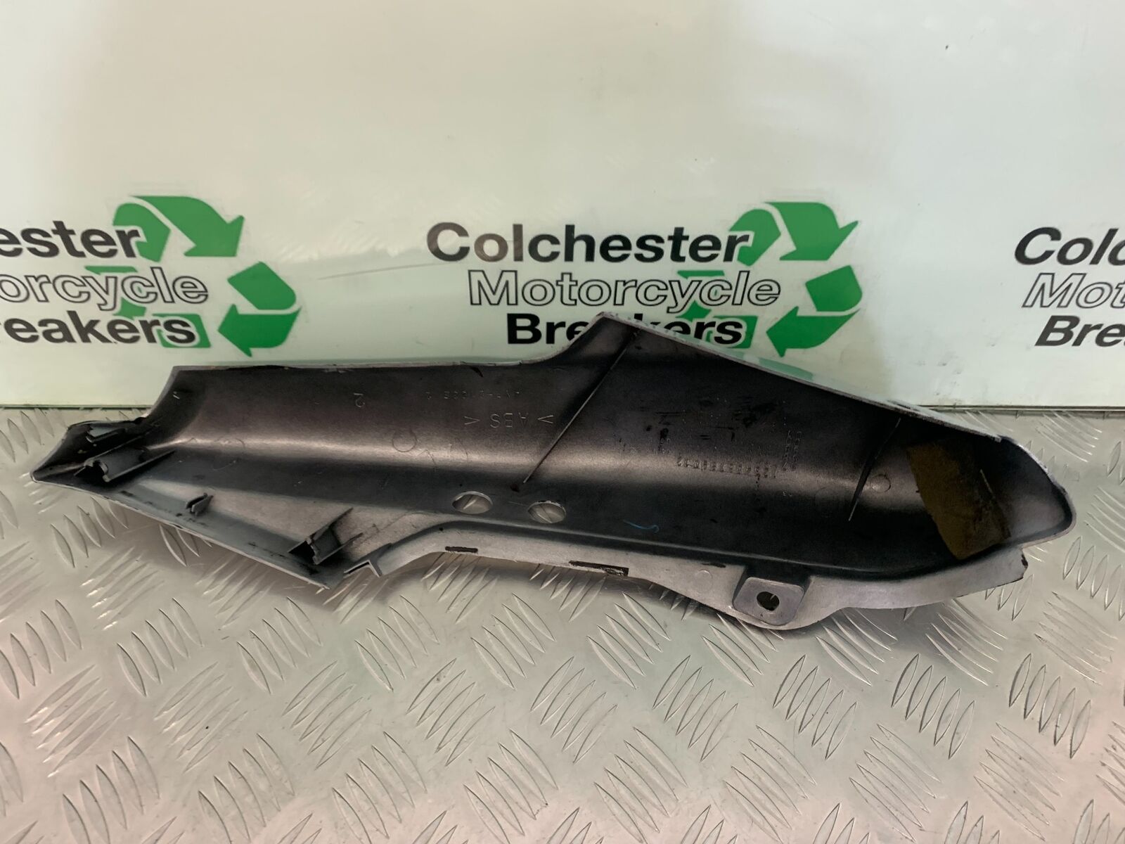 YAMAHA FZS600 FAZER 600 RIGHT TAIL PIECE   YEAR 2002-03  (STOCK 950)