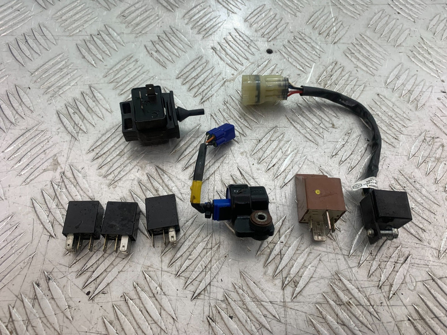 PIAGGIO VESPA GTS 125 RELAYS YEAR 2009-2014  (CMB1261)