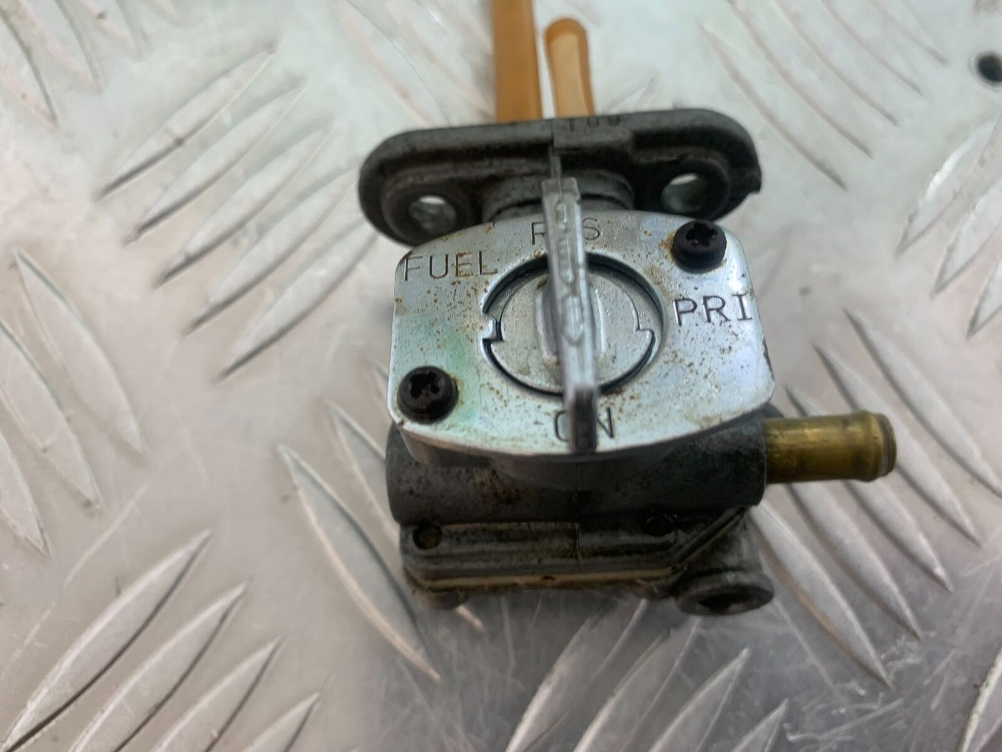 KAWASAKI ZR 750 ZEPHYR PETROL TAP  YEAR 1991-95 (CMB1008)