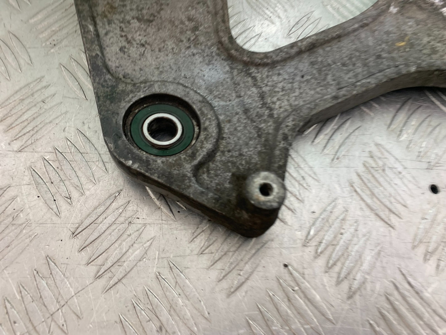 PIAGGIO VESPA GT125 L EXHAUST BRACKET  YEAR 2003 (CMB1300)
