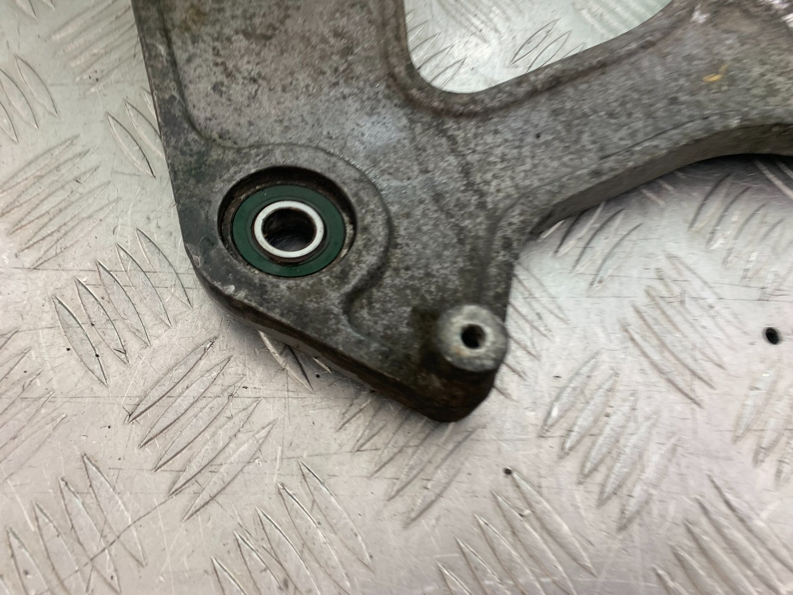 PIAGGIO VESPA GT125 L EXHAUST BRACKET  YEAR 2003 (CMB1300)