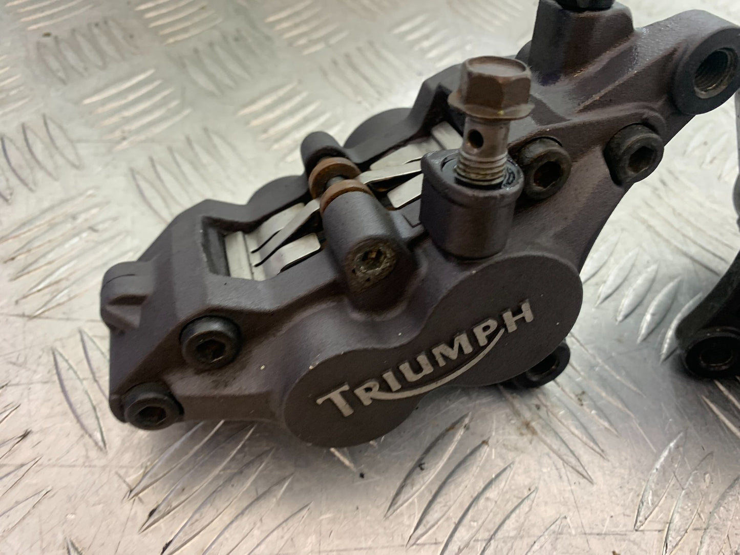 TRIUMPH TROPHY 900 FRONT BRAKE CALIPERS   YEAR 1991-95 (CMB1251)
