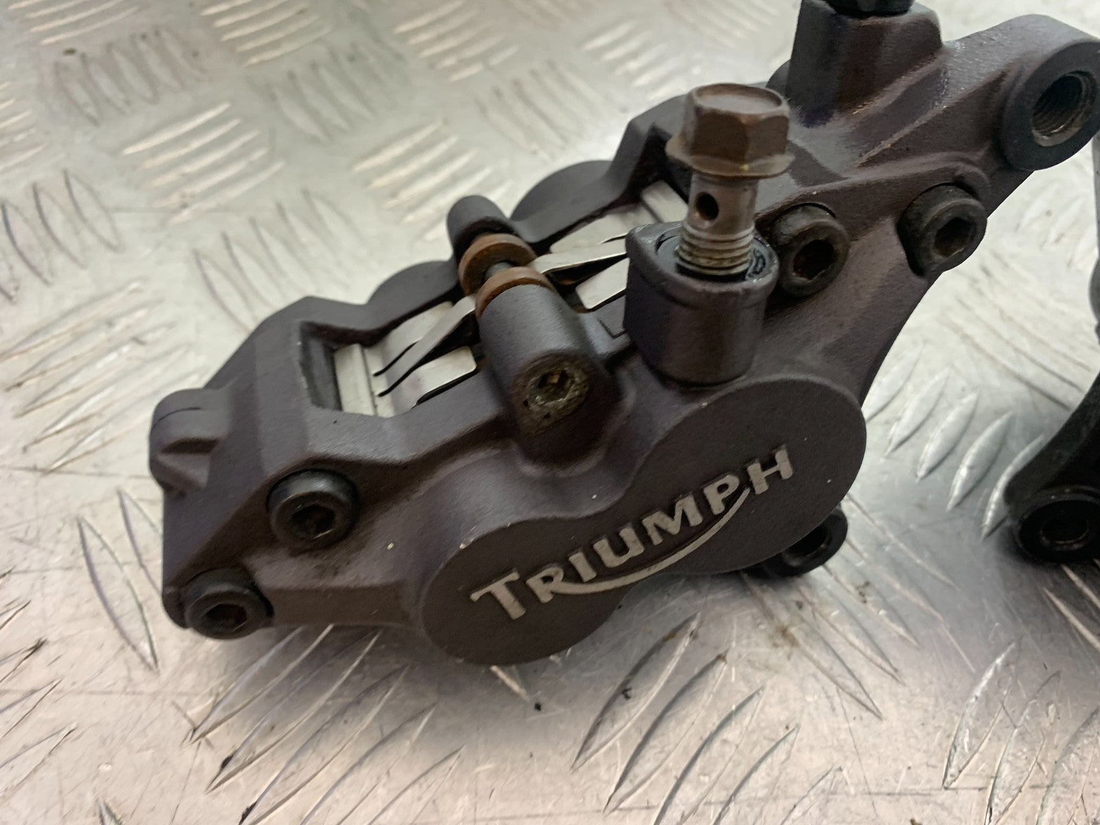 TRIUMPH TROPHY 900 FRONT BRAKE CALIPERS   YEAR 1991-95 (CMB1251)