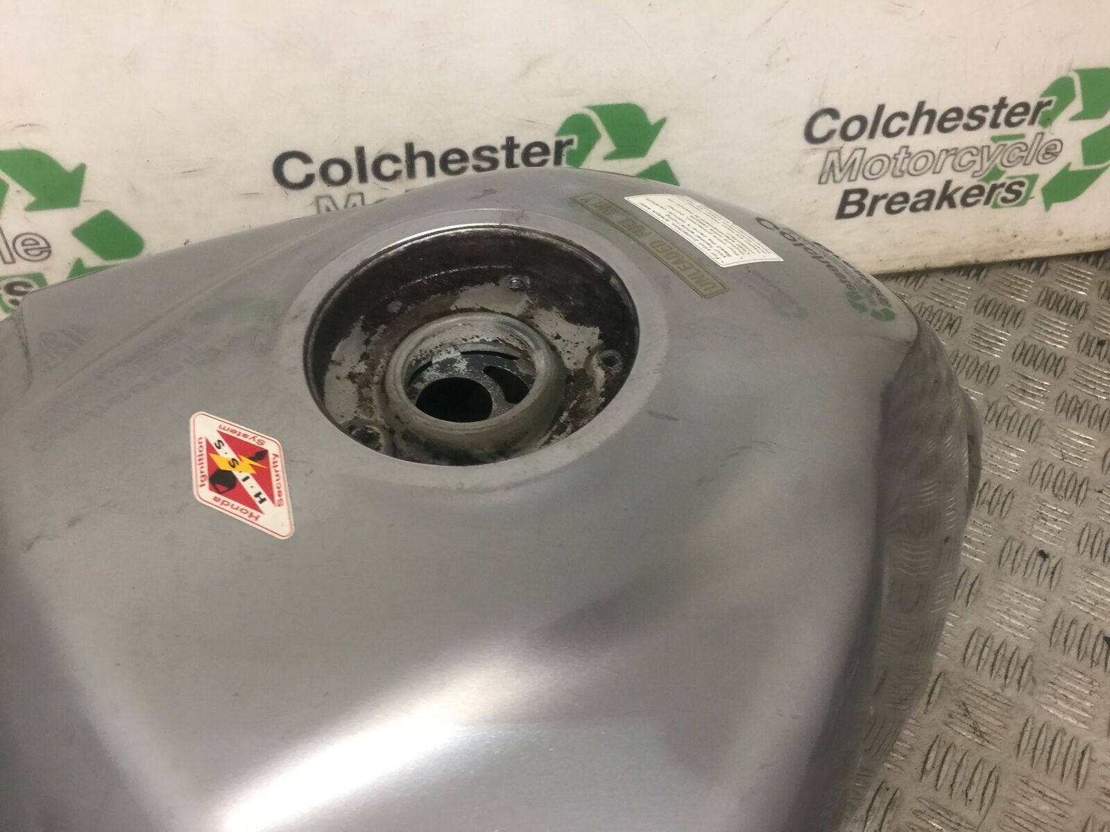HONDA CBF600 CBF 600 PETROL TANK  YEAR 2004 -07  (STOCK 909)