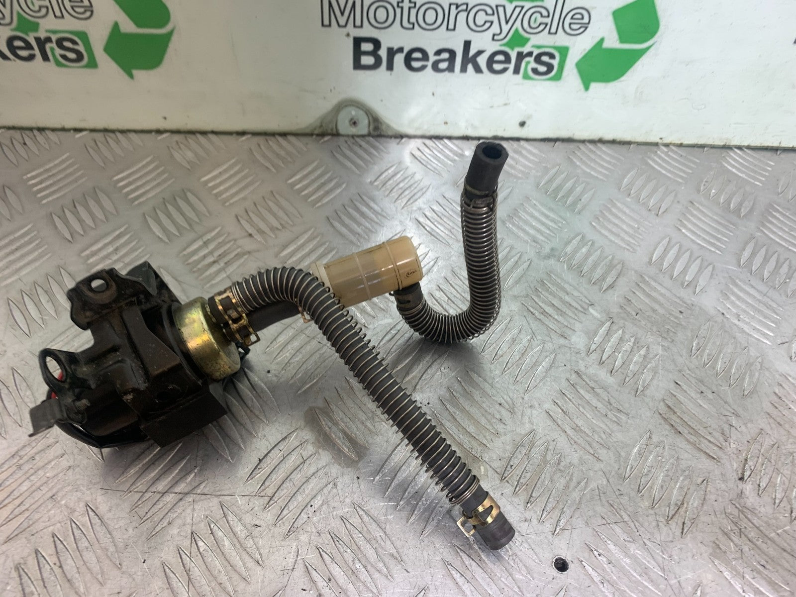 KAWASAKI ZX9R ZX9 E1 PETROL PUMP    YEAR 2000-01 (CMB1171)