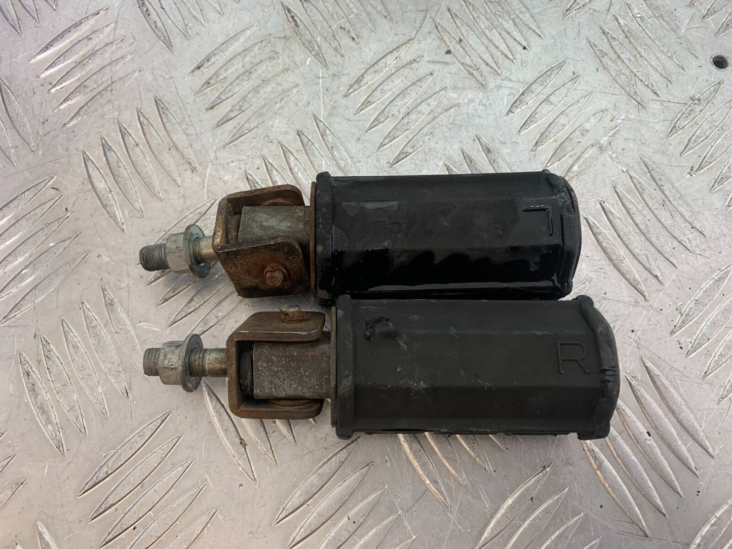 YAMAHA XS1100 MIDNIGHT SPECIAL REAR FOOTPEGS  YEAR 1980-1982 (CMB1122)