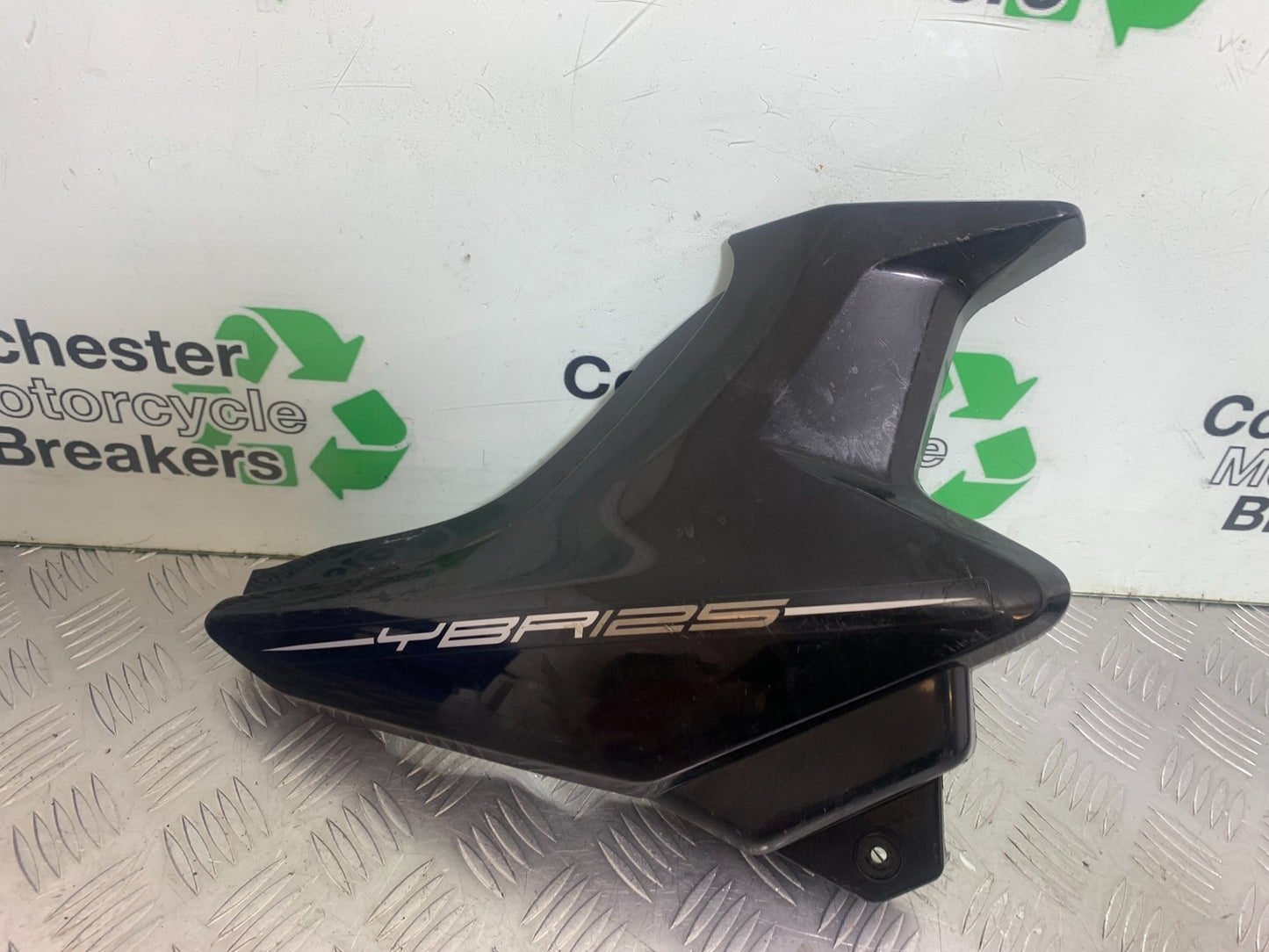 YAMAHA YBR125 YBR 125 RIGHT SEAT PANEL  YEAR 2010-2017 (CMB1163)