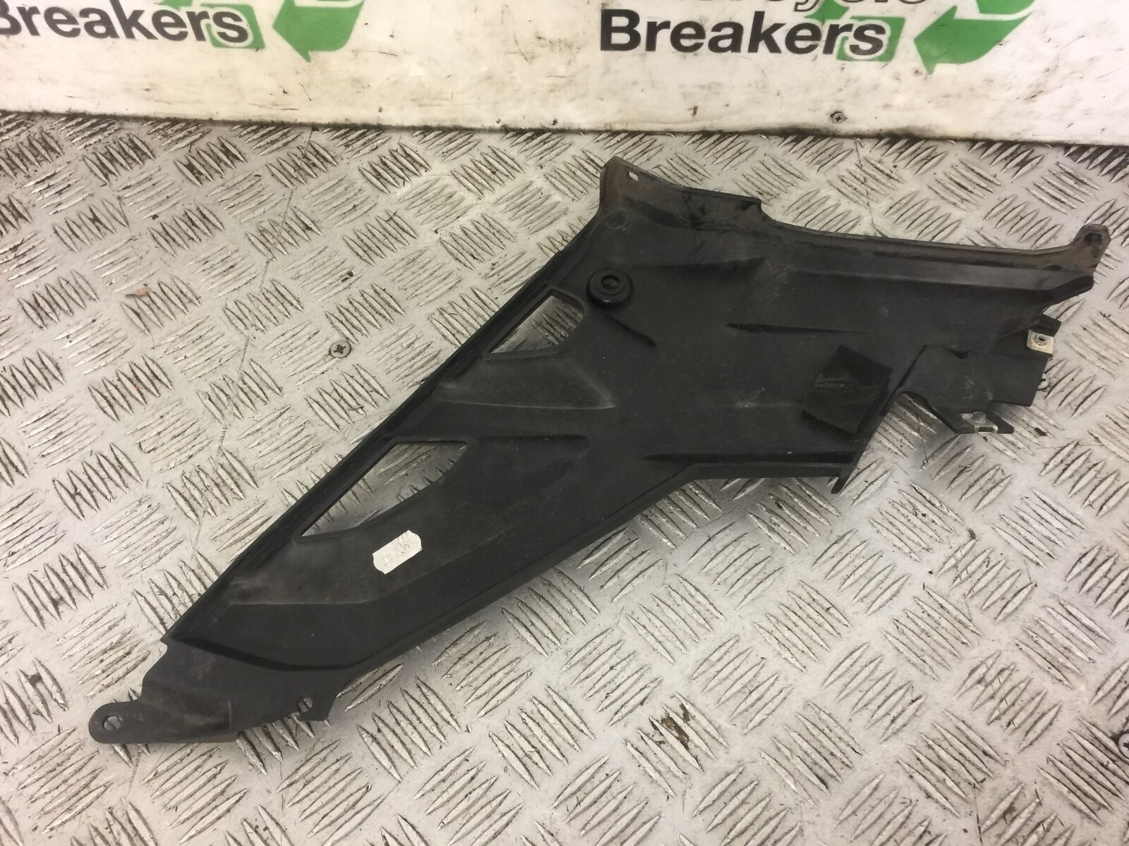 YAMAHA MT 125 MT125 LEFT SIDE INFILL PANEL  2014-2019 ABS (STOCK 544)