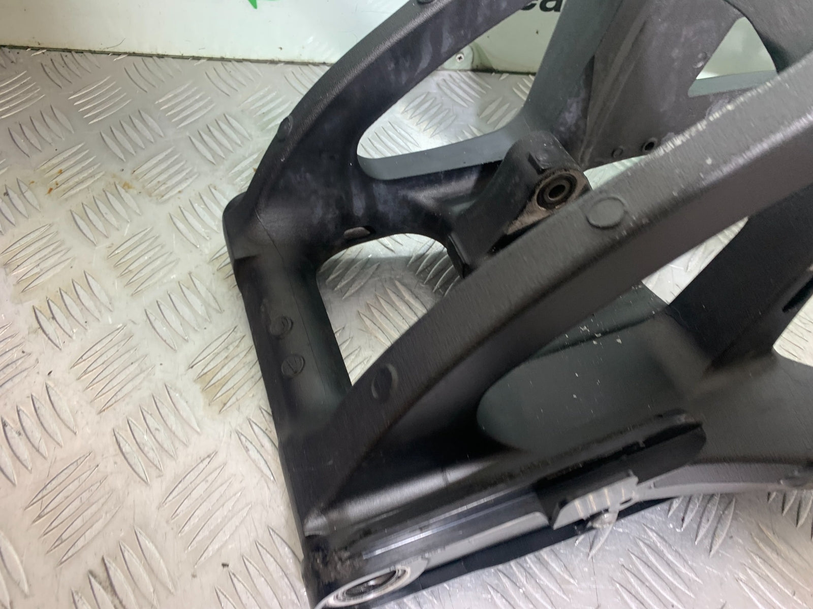 KAWASAKI ZX10R ZX 10R SWINGARM   YEAR 2011-2015 (CMB1154)