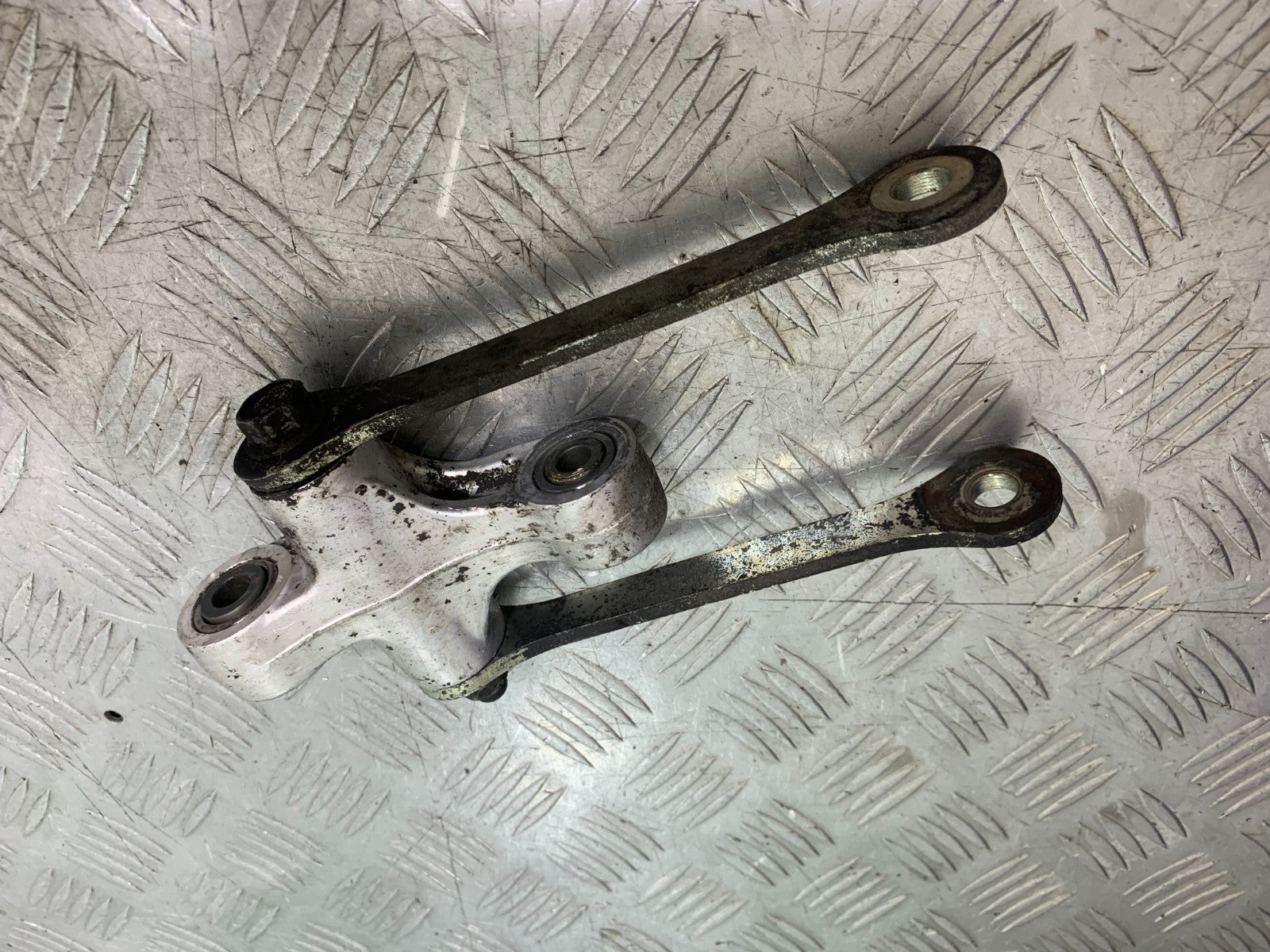 SUZUKI RF900 RF 900 REAR SHOCK LINKAGE  YEAR 1994-1999 CMB1326