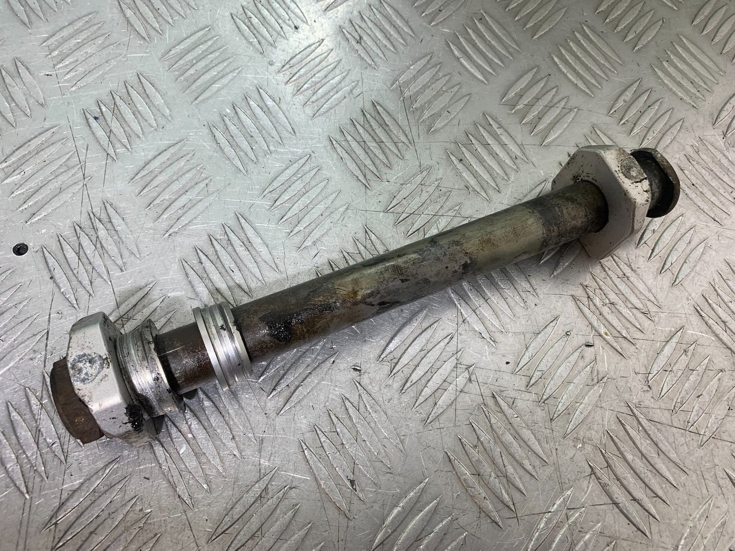 SUZUKI DL1000 V-STROM REAR WHEEL SPINDLE YEAR 2014-2019 (CMB1325)