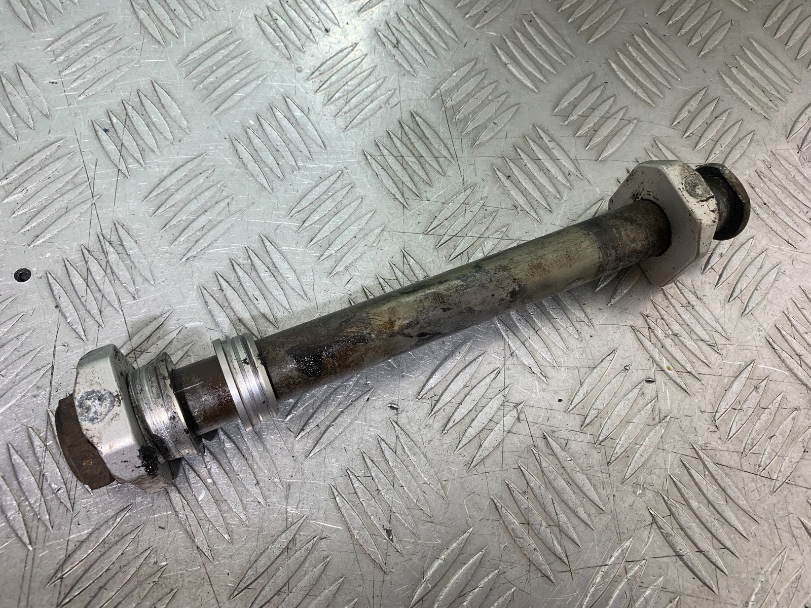 SUZUKI DL1000 V-STROM REAR WHEEL SPINDLE YEAR 2014-2019 (CMB1325)