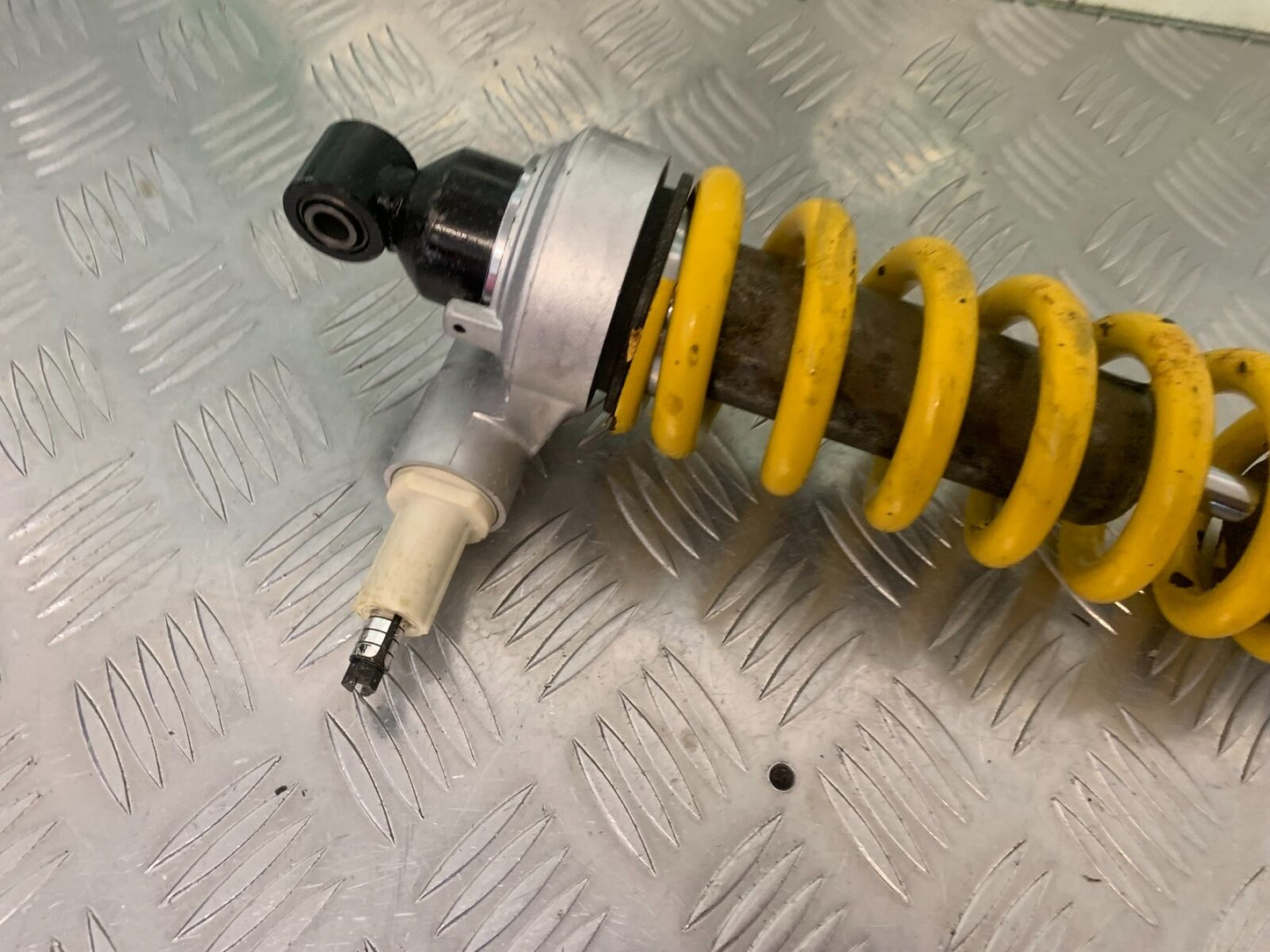 TRIUMPH 955I SPRINT RS REAR SHOCK YEAR 1999-04 (STOCK 989)