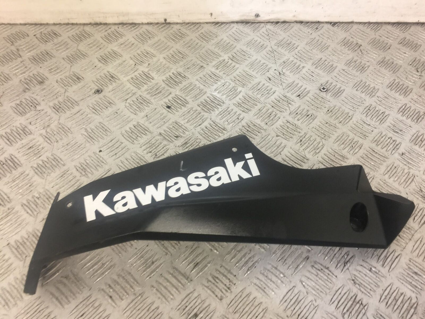 KAWASAKI NINJA 400 LEFT BELLYPAN  YEAR 2019  (STOCK 635)
