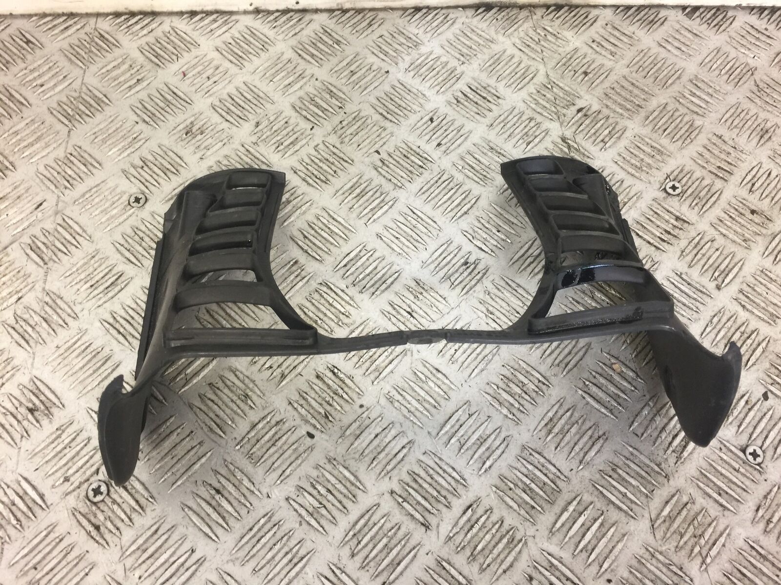 MOTO GUZZI SPORT 4V OIL COOLER GUARD   YEAR 2009 (STOCK 469)