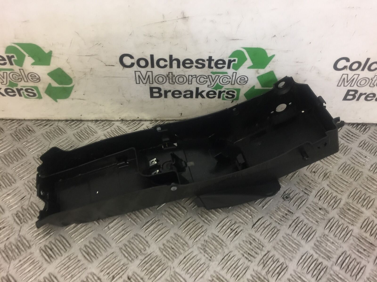 YAMAHA MT07 MT-07 UNDERTRAY YEAR 2014 (STOCK 467)