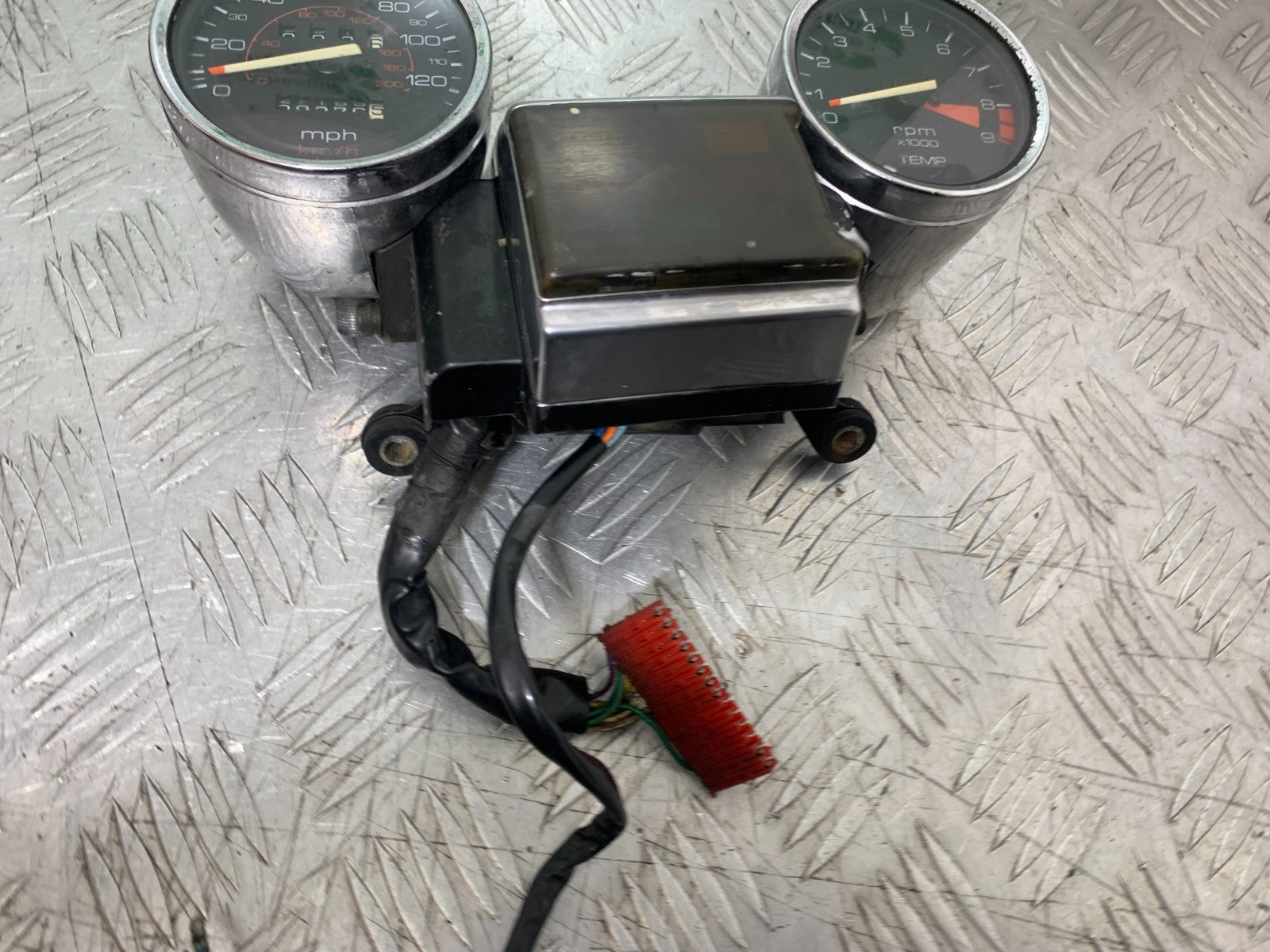 HONDA VT700 VT 700 SHADOW CLOCKS SPEEDO DASH   YEAR 1984-85 (CMB1328)