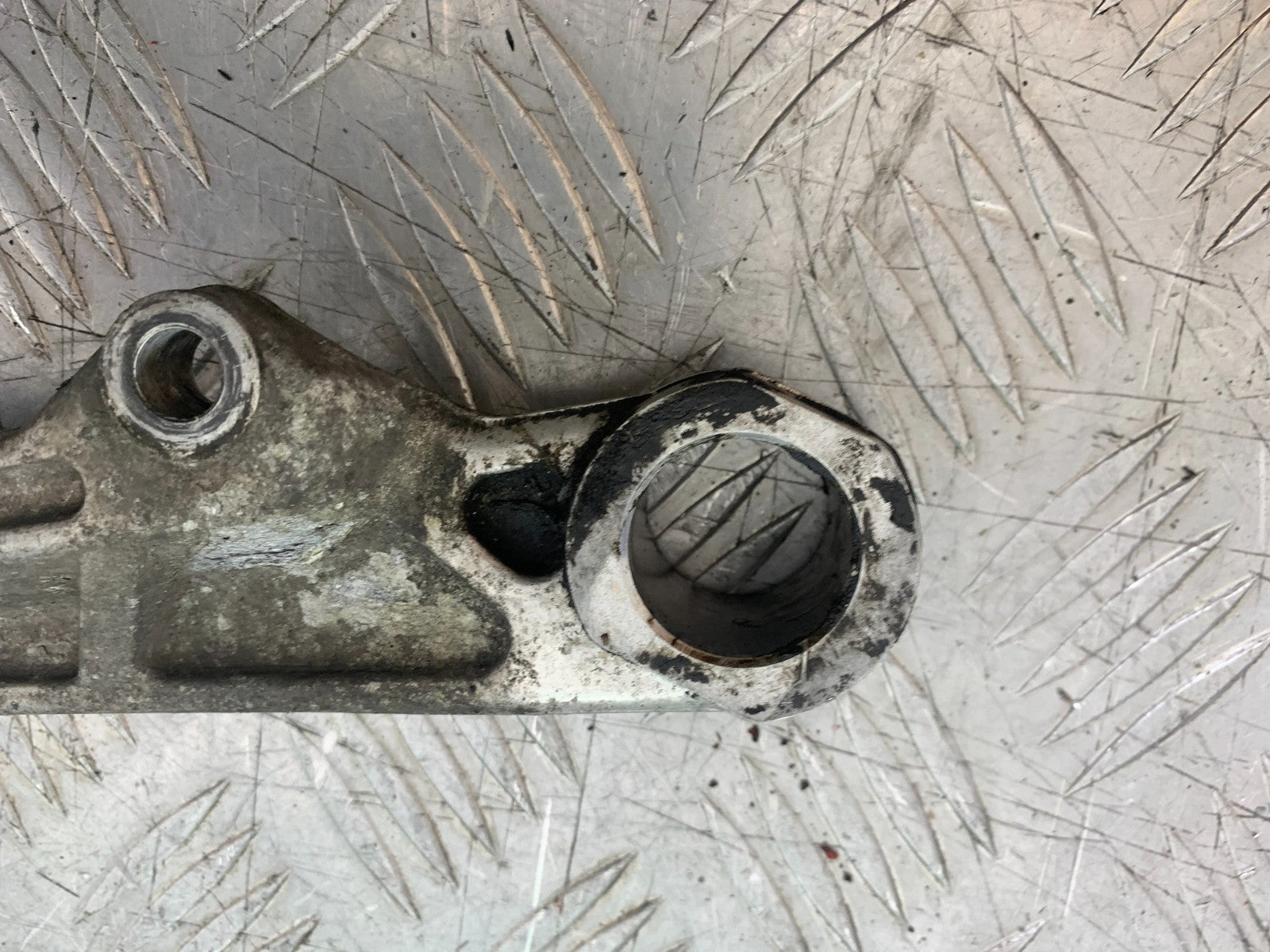 YAMAHA YZF1000 THUNDERACE REAR CALIPER BRACKET  YEAR 1997-2000 (CMB1204)