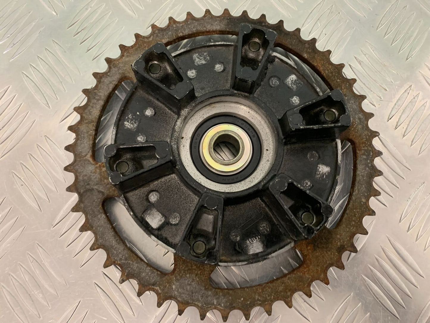 YAMAHA FZS600 FAZER 600 SPROCKET CARRIER  YEAR 2002-03  (STOCK 950)