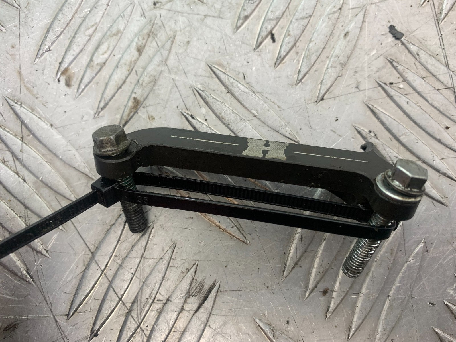 KAWASAKI KXF450 KXF 450 CLUTCH CABLE MOUNITING BRACKET  YEAR 2009-2015 CMB1217)