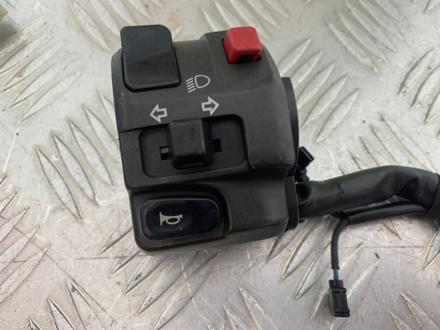 YAMAHA YZF R1 4C8 LEFT SWITCH GEAR YEAR 2007-2008 (CMB1237)