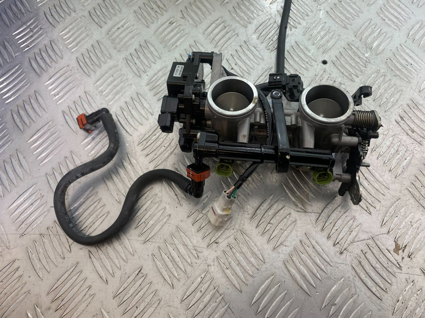 KAWASAKI Z650 ER650 KNFAN THROTTLE BODIES  YEAR 2022-2024 (CMB1112)