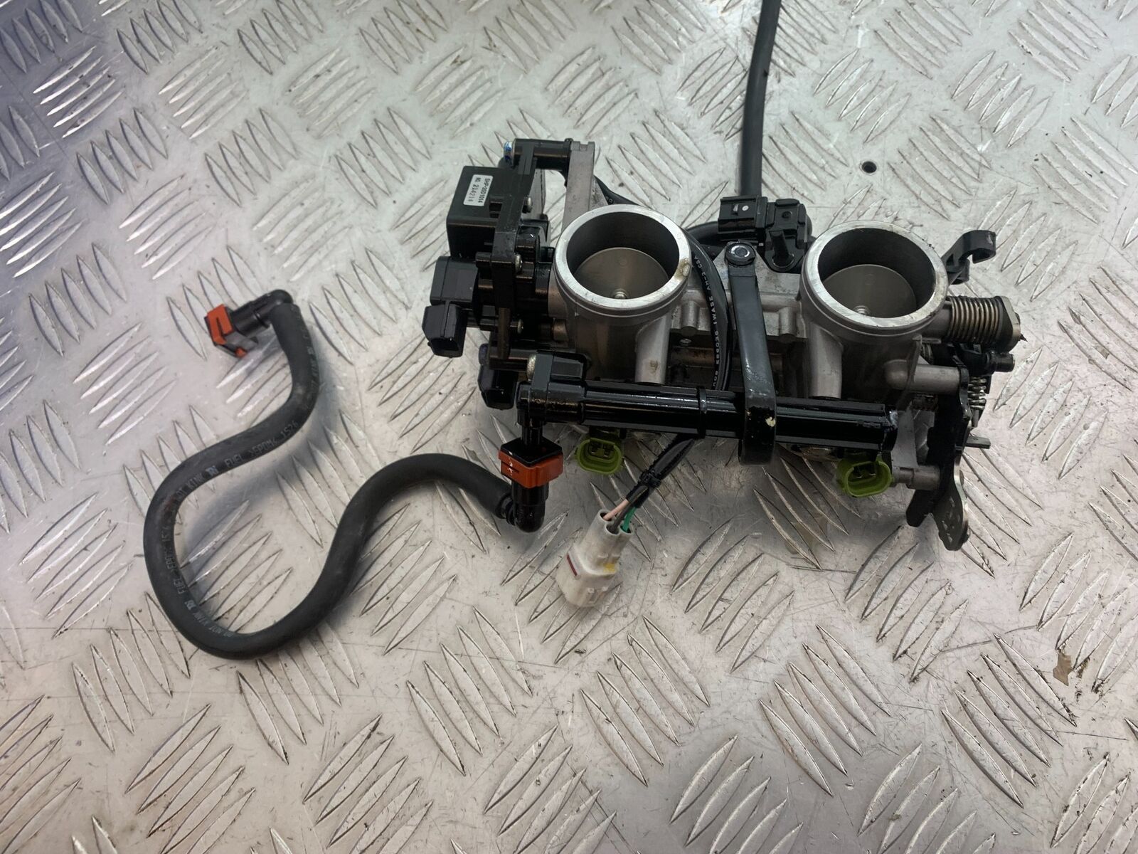 KAWASAKI Z650 ER650 KNFAN THROTTLE BODIES  YEAR 2022-2024 (CMB1112)