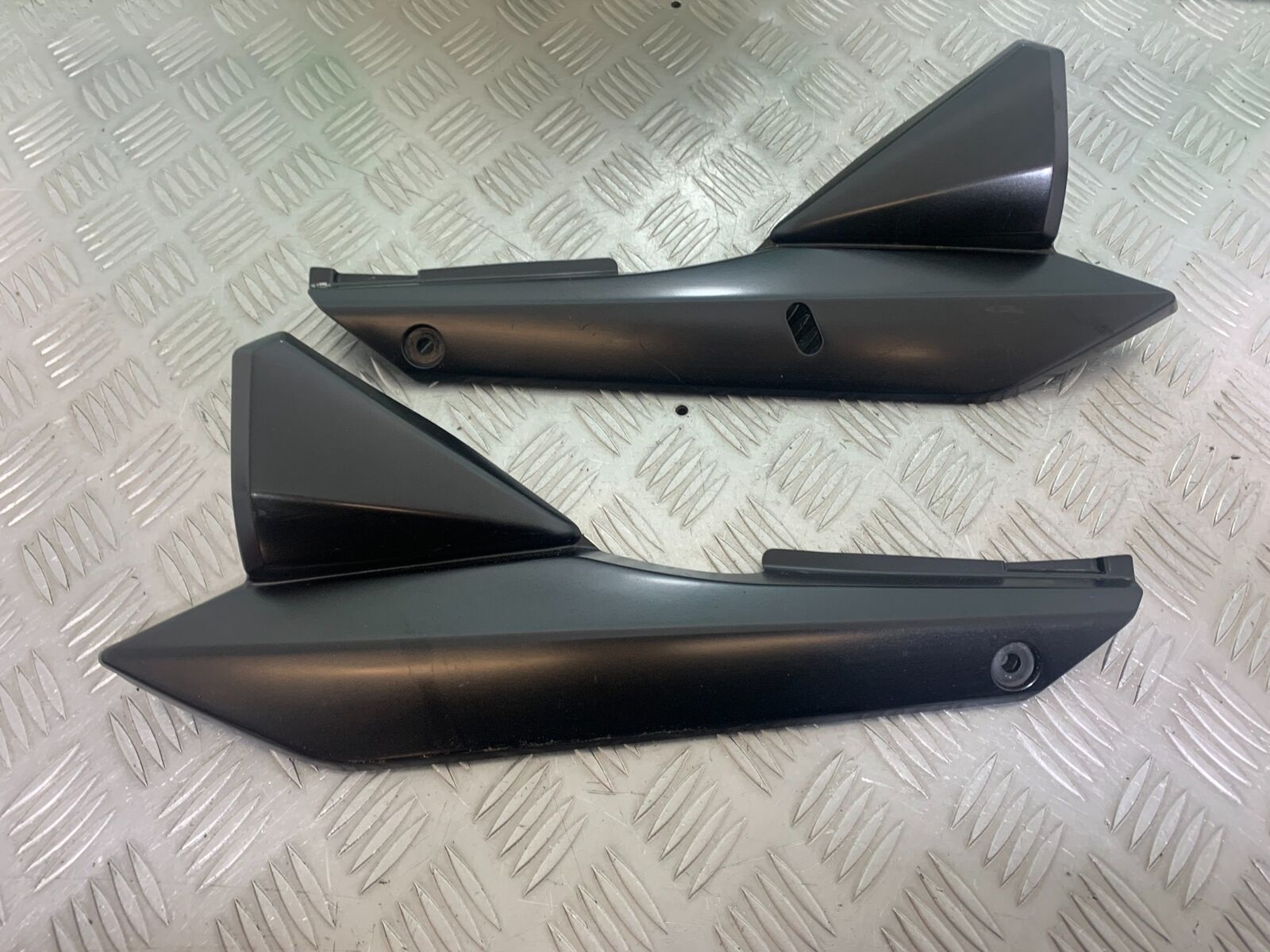 SUZUKI GSF1250 GSF 1250 BANDIT LEFT & RIGHT SIDE PANELS YEAR 2007-2011 (CMB1125)