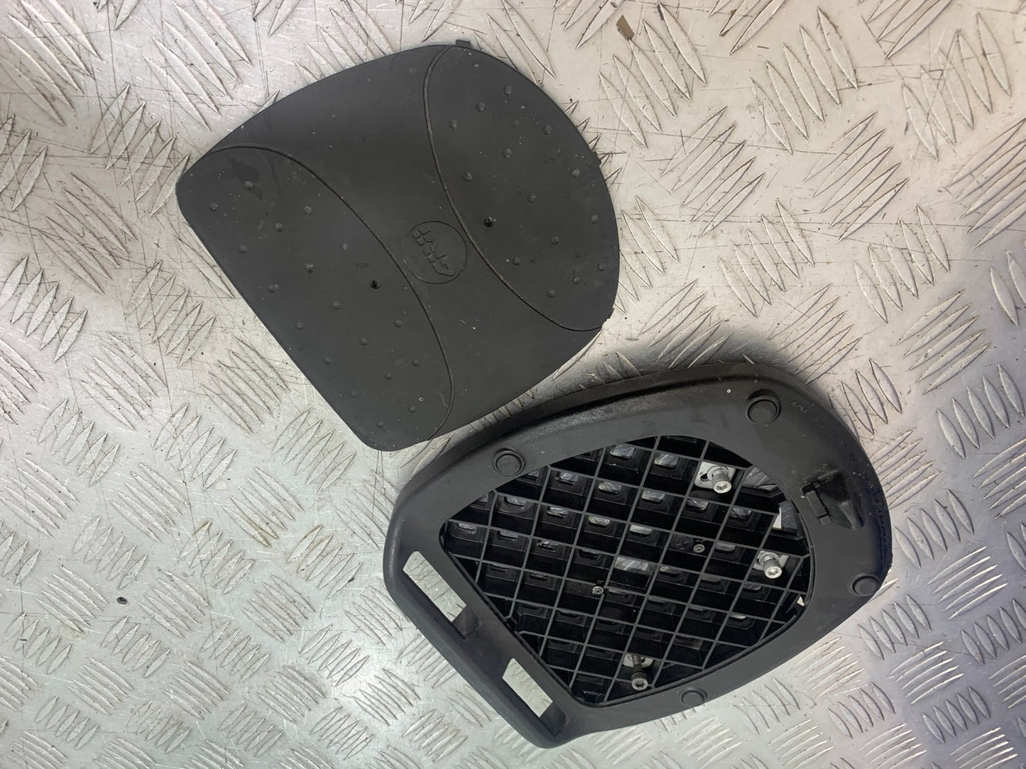 HONDA XL125 VARADERO TOP BOX FIXING PLATE   YEAR 2001-2006  (CMB1210)