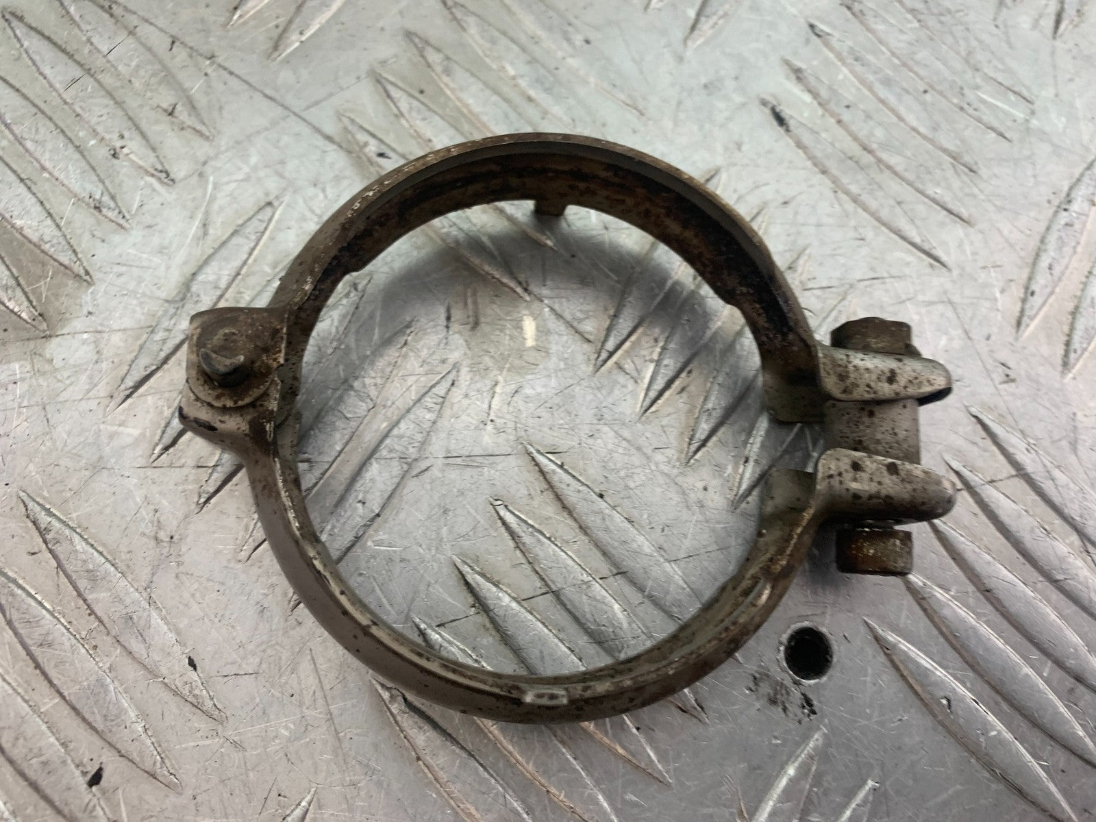 YAMAHA YZF R1 14 B BIG BANG EXHAUST CLAMP   2009-14 (CMB1175)