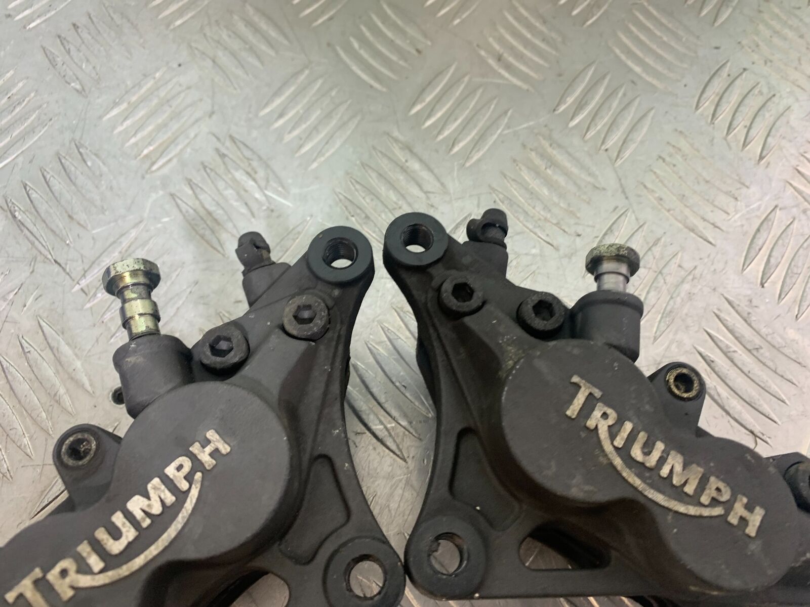 TRIUMPH 955i SPRINT ST FRONT BRAKE CALIPERS  YEAR 1999-2004 (CMB1124)