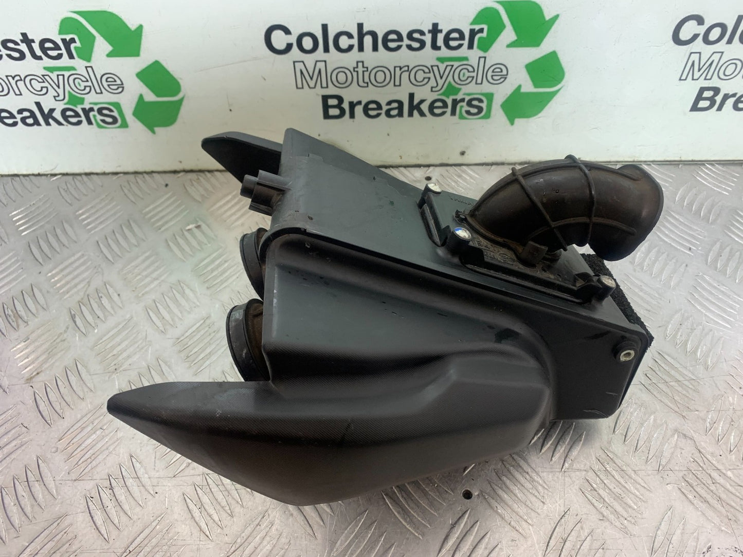 YAMAHA YZF R7 AIRBOX  YEAR 2022-2025 (CMB1255)