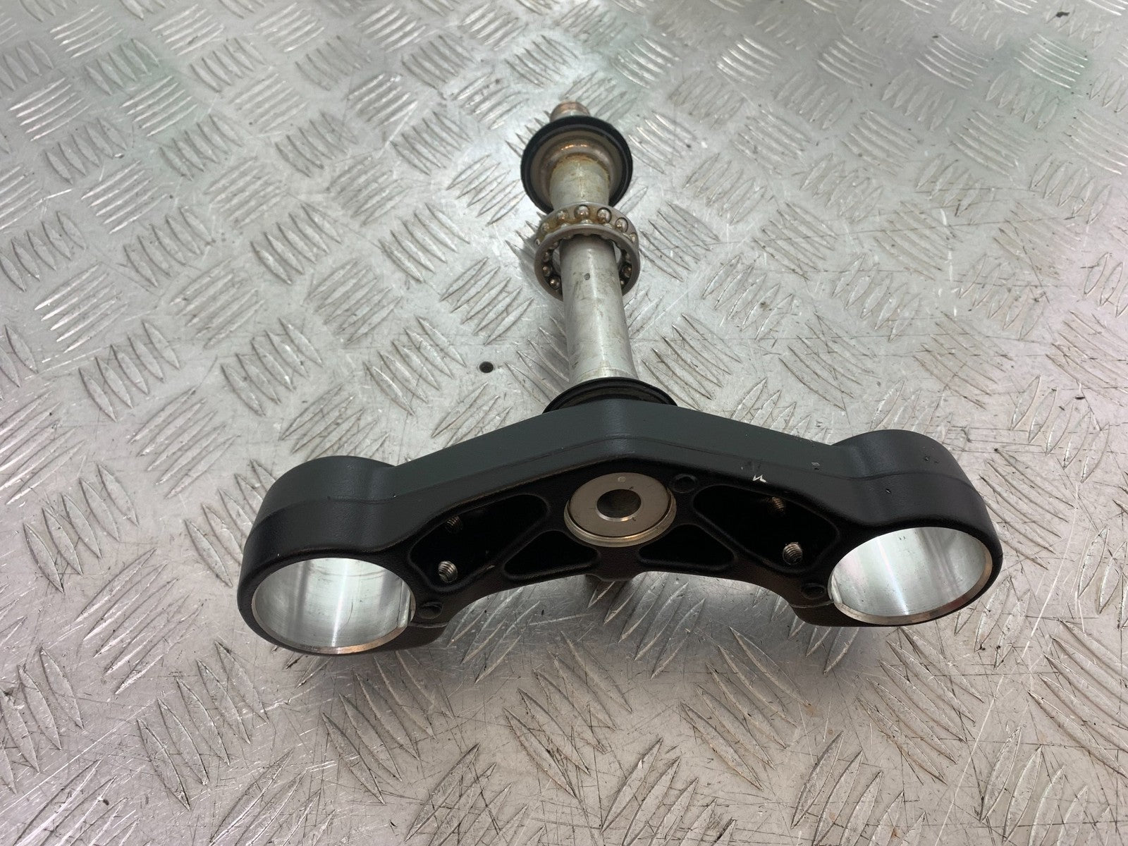 TRIUMPH TRIDENT 660 BOTTOM YOKE  YEAR 2021-2024 (CMB1295)