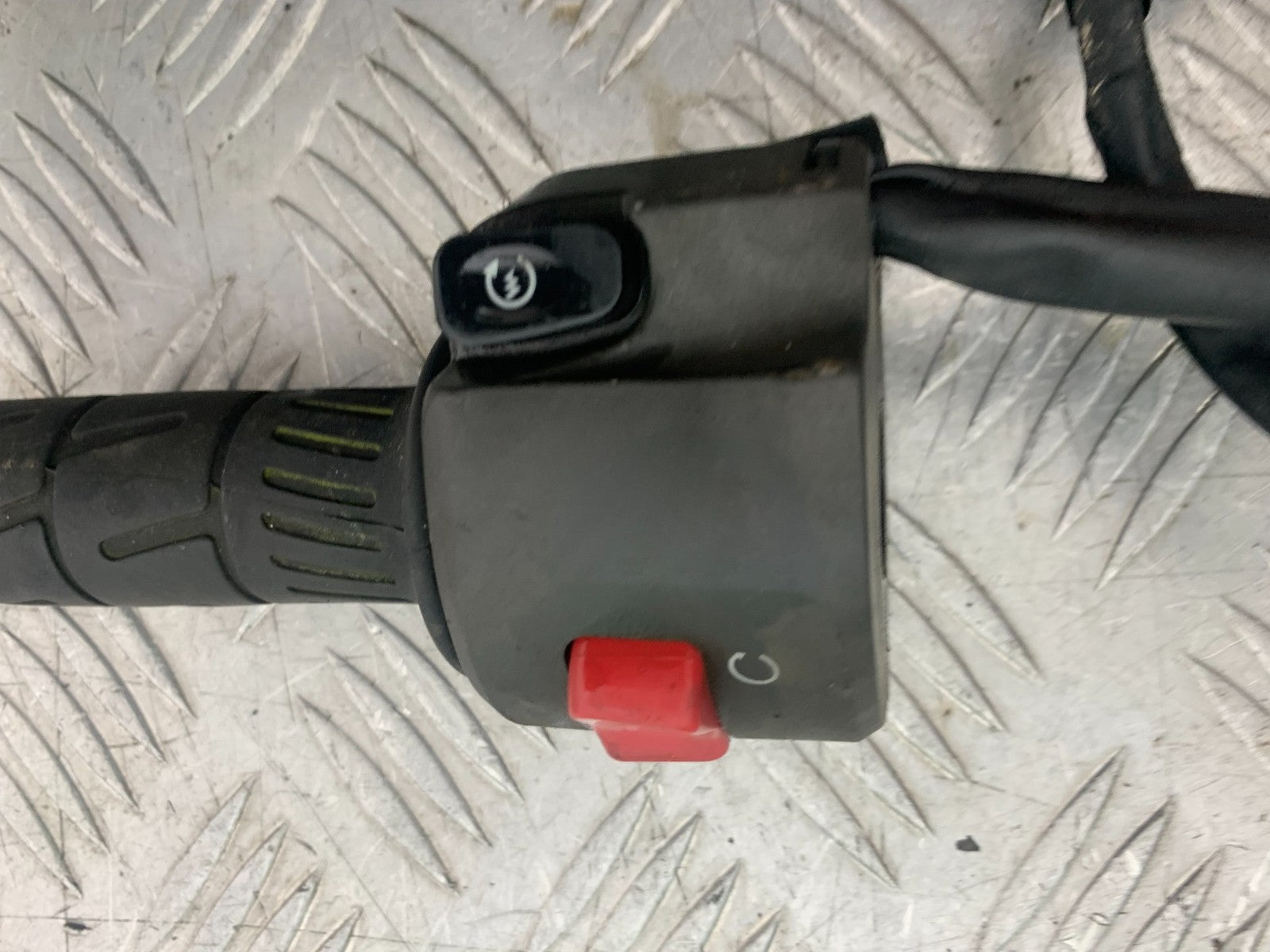 KAWASAKI ER6 F ER6F RIGHT SWITCH GEAR   YEAR 2005-2008 (CMB1277)