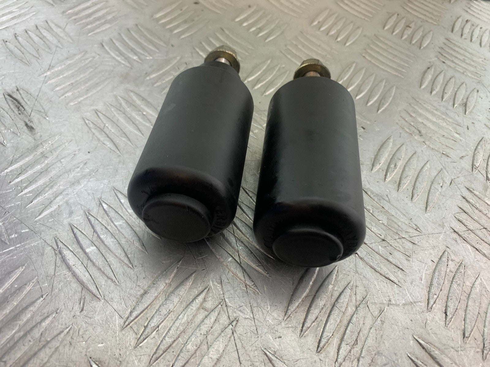 TRIUMPH 1050 SPEED TRIPLE FRAME PROTECTORS YEAR 2005-2007 (CMB1322)