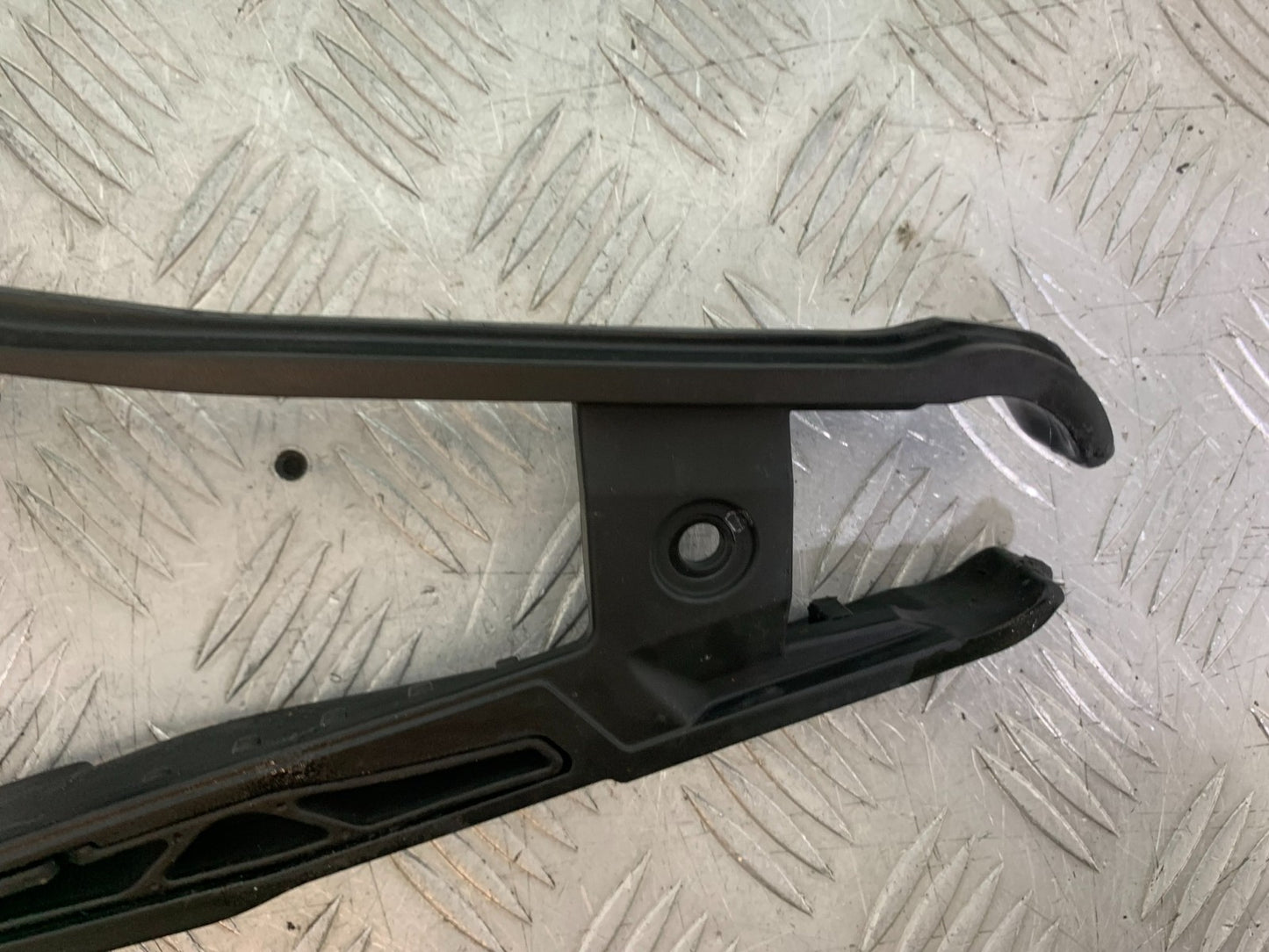 TRIUMPH TRIDENT 660 CHAIN GUIDE   YEAR 2021-2024 (CMB1295)