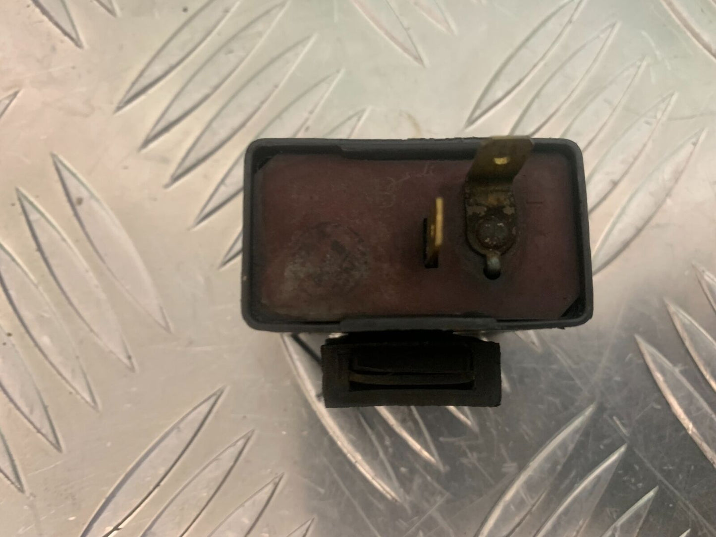 SUZUKI GS750 E GS 750E FLASHER UNIT YEAR 1979  (STOCK 959)