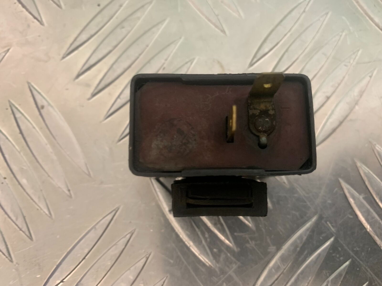 SUZUKI GS750 E GS 750E FLASHER UNIT YEAR 1979  (STOCK 959)